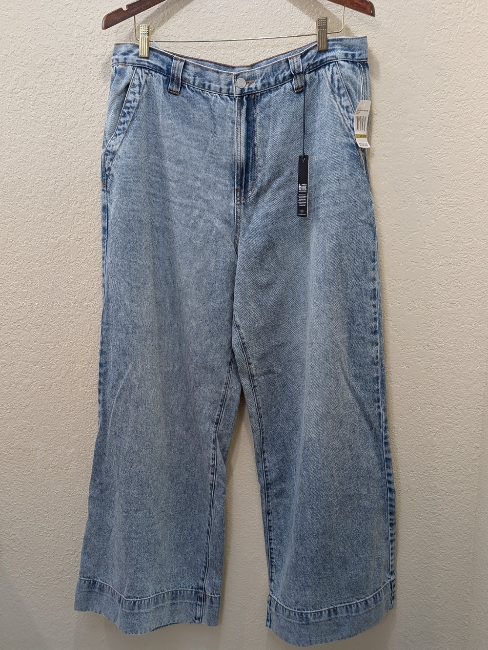 NWT Light Wash ,Wide Leg, Baggy Habitual Blue Jeans. Size 14/32